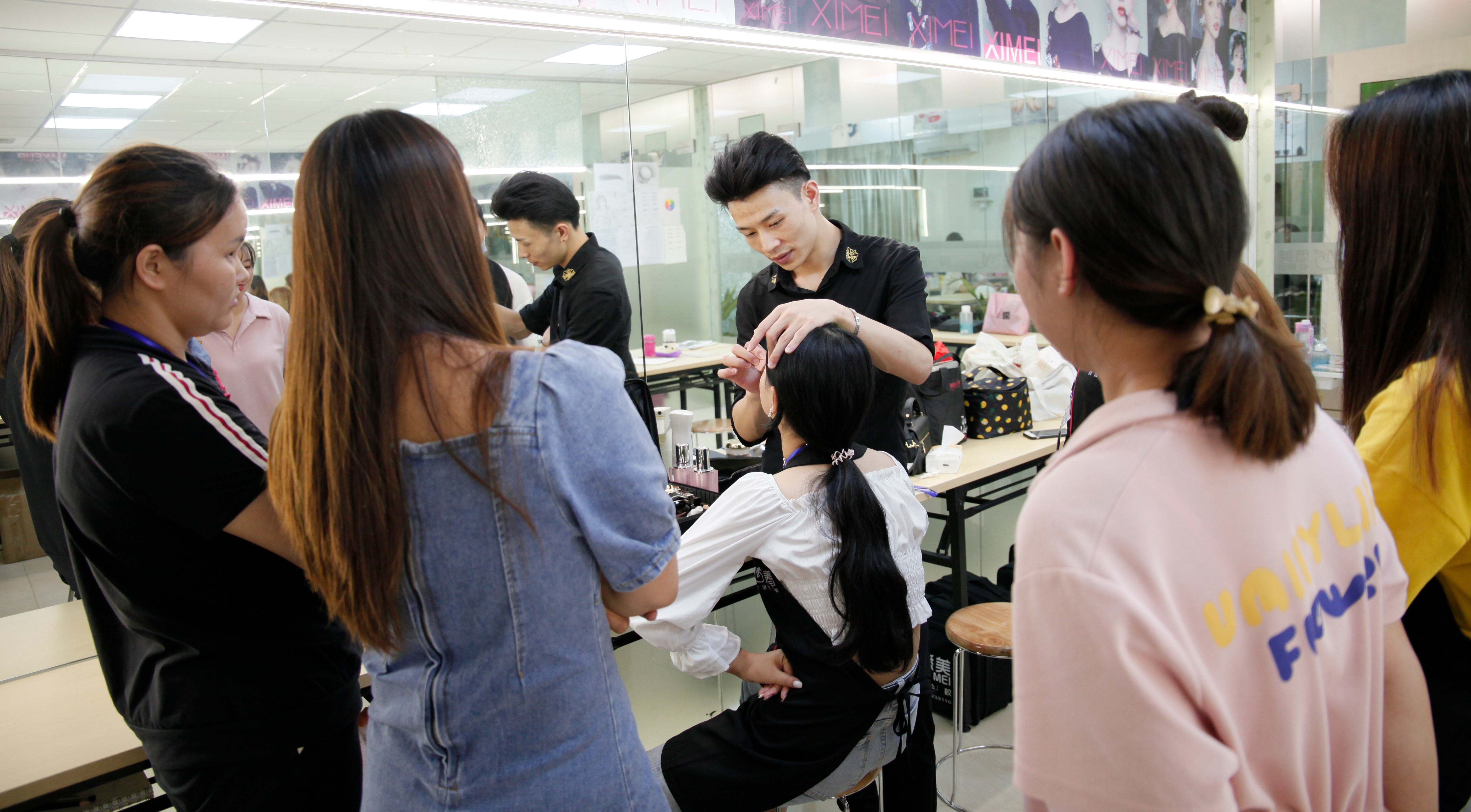 广州正规化妆培训学校费用,广州天河区学化妆培训班