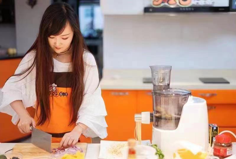 女大学生当家教被侵犯怎么判刑,学生遭遇老师性骚扰怎么判刑