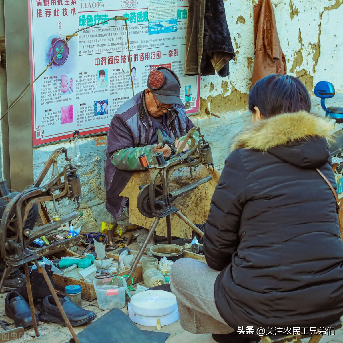朋友们你们知道干这种配钥匙换拉链修鞋的小生意，有多么赚钱吗？