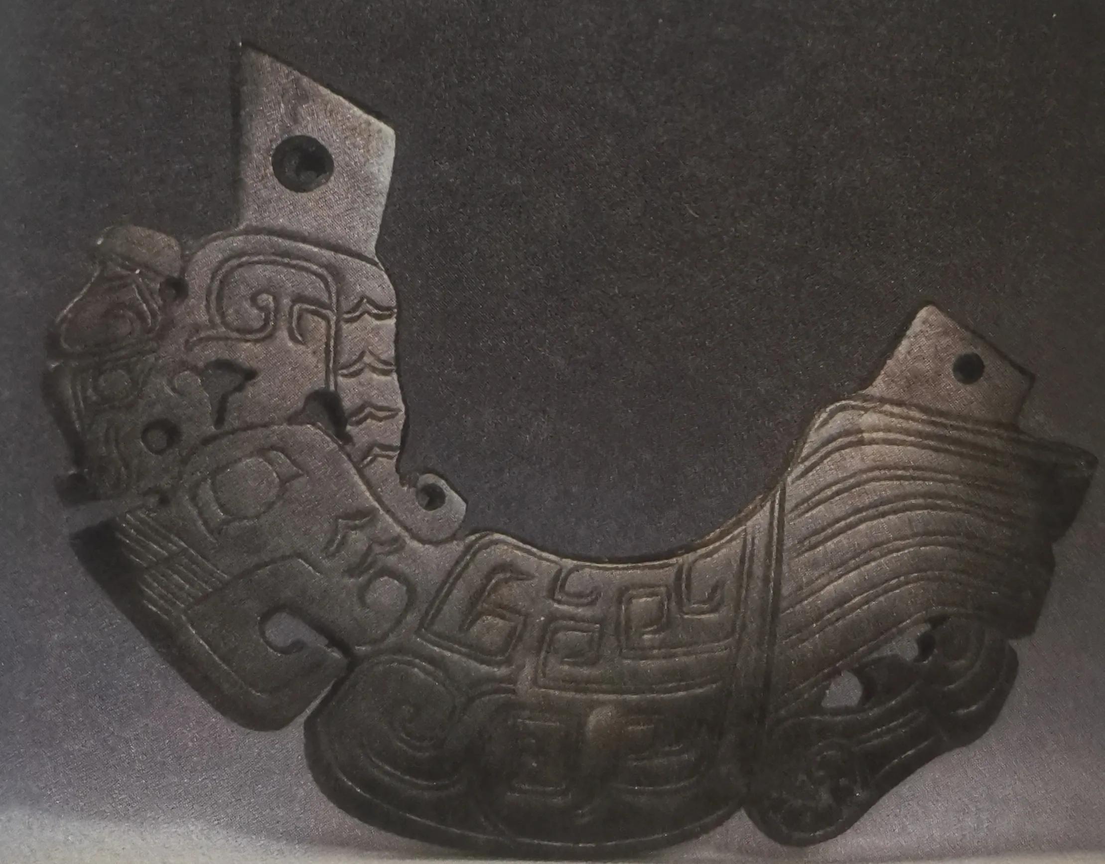 流失海外的商周玉器,商周遗址出土石家河玉器