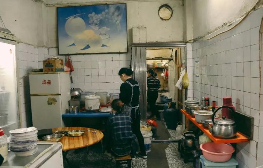 男子出轨染上艾滋,男子出轨染上艾滋病传染一家三口