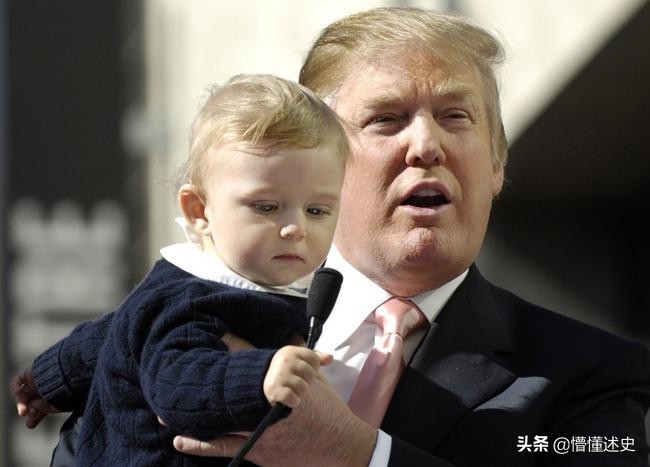 特朗普最小的儿子和最大的孙子,特朗普的小儿子今年几岁