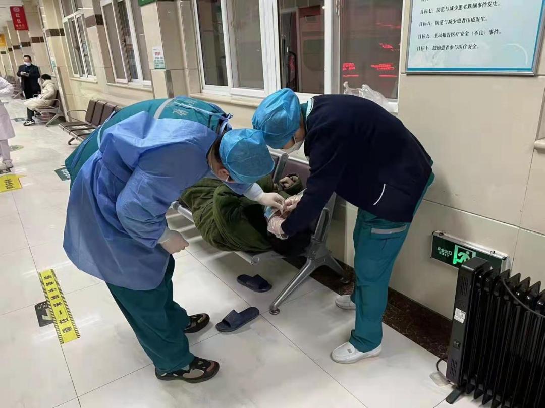 电工不慎被高压电灼伤,接触网工人身被电弧烧伤