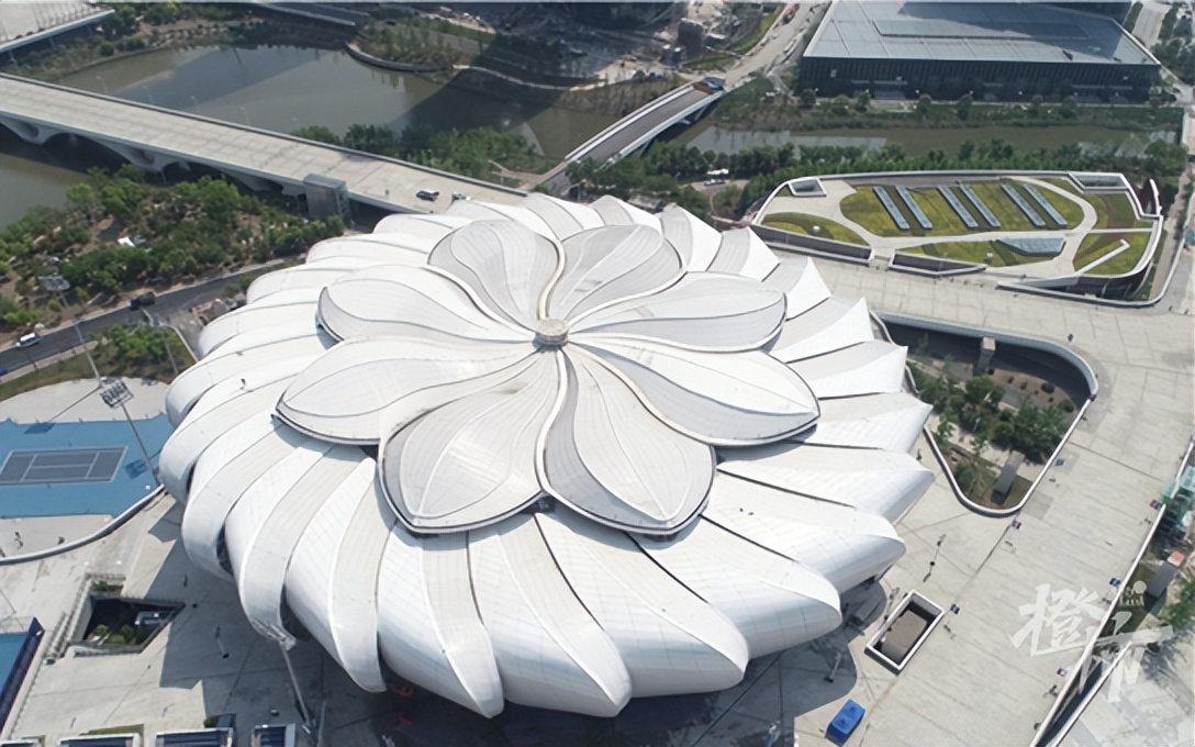 智慧大脑、黑科技加持，在“小莲花”里体验智能观赛