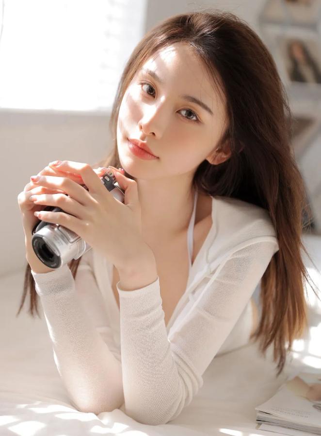 白色上衣穿出清新脱俗