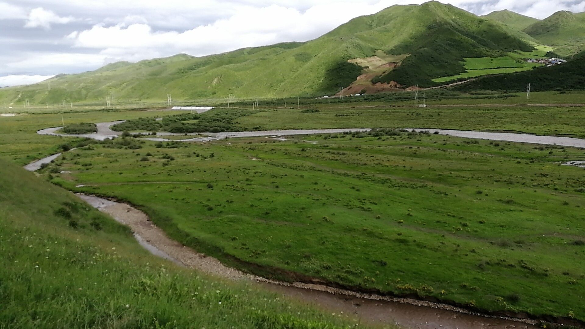 当年红军过草地怎么过的,以前红军吃草根