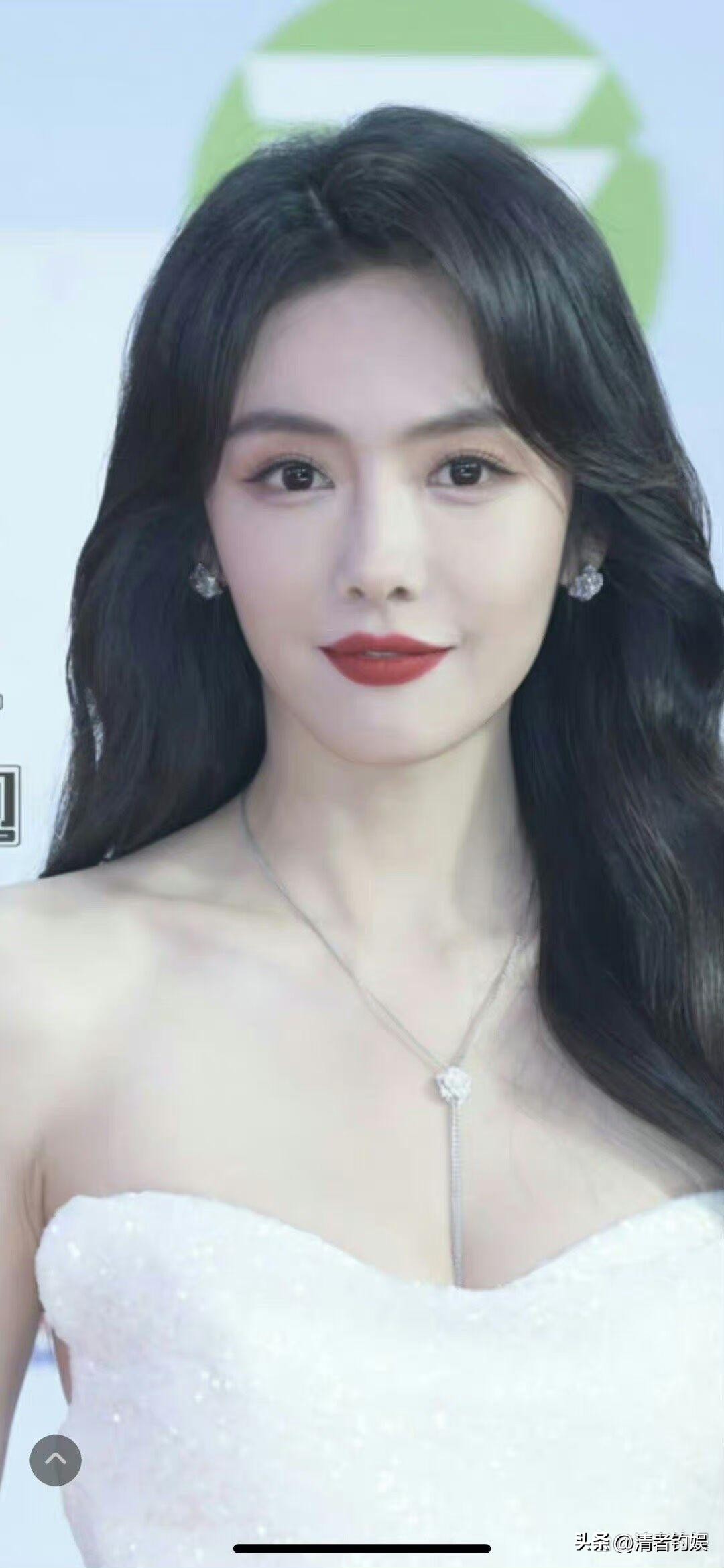 白玉兰颁奖女星生图！赵丽颖的鱼尾纹好真实，秦岚白鹿蔡文静夺目