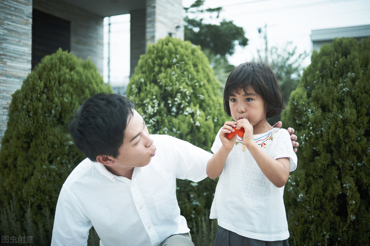 你的孩子不和你沟通,孩子优秀却不合群怎么办