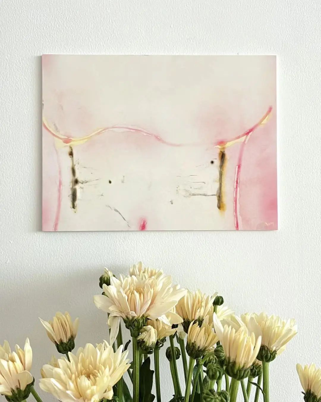 画下女性的身体和伤痕|青视觉