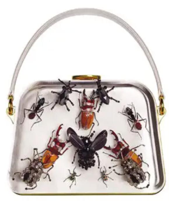 奢侈大牌推出大葱包、黄瓜包？！网友吐槽：蘸酱吃咱能炫几个…