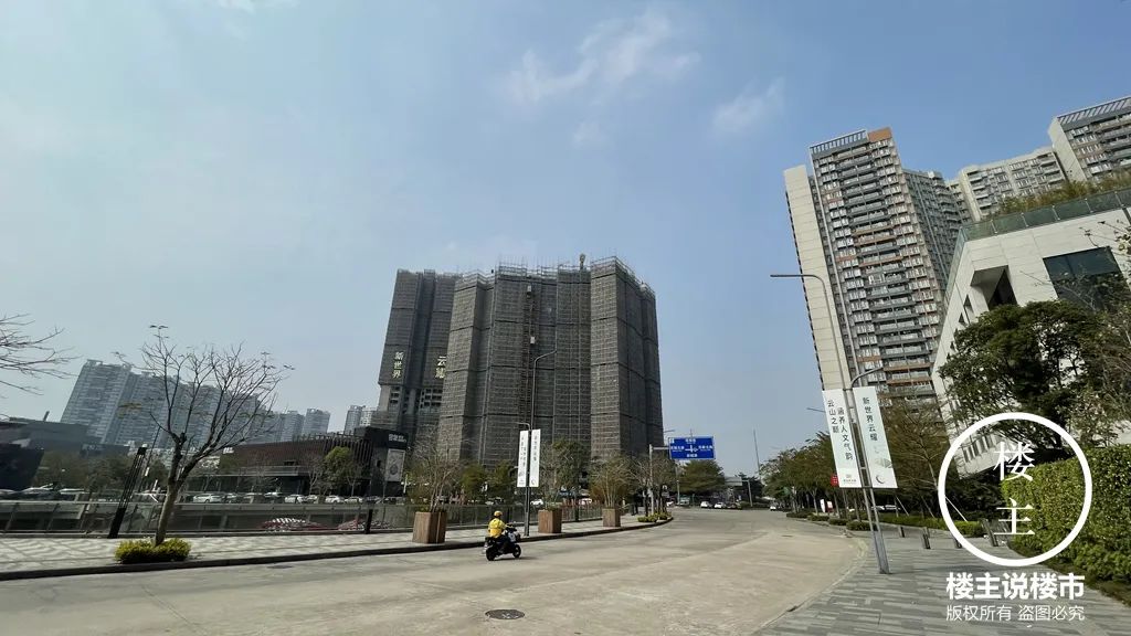 新世界云耀大平层,中海麓府和新世界云耀哪个好