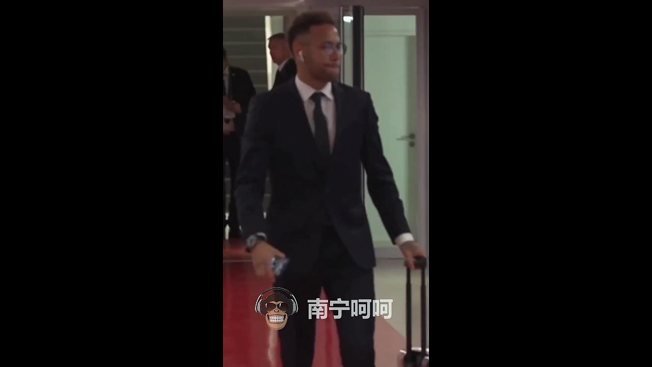 巴西一哥历史最高转会费,世界足坛第一个身价过亿的是谁