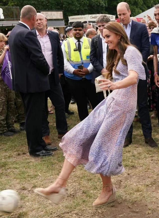 凯特王妃高贵不失优雅,凯特王妃穿着低调