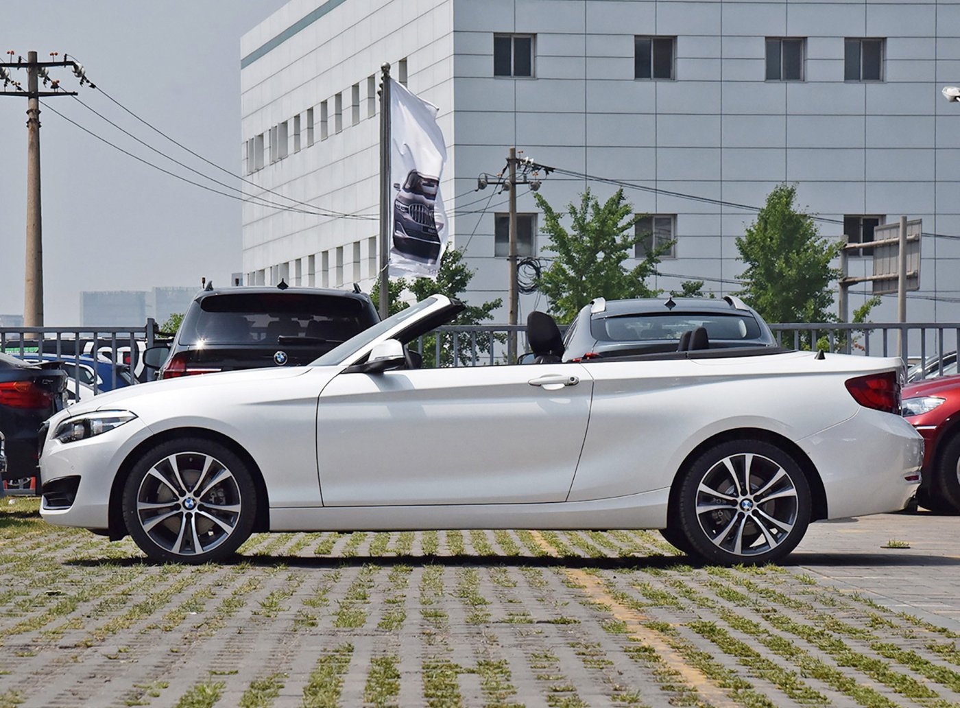 宝马3万2门4座车,宝马硬顶敞篷车四门四座20万