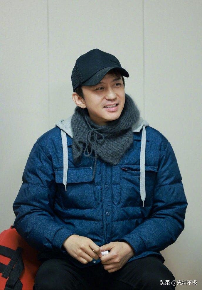 “混世魔王”邓超，上学曾拿刀追保安跑，与冯小刚竟恩怨多年