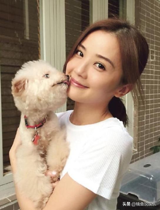 梅西单手高举世界杯奖杯,阿sa签名照片