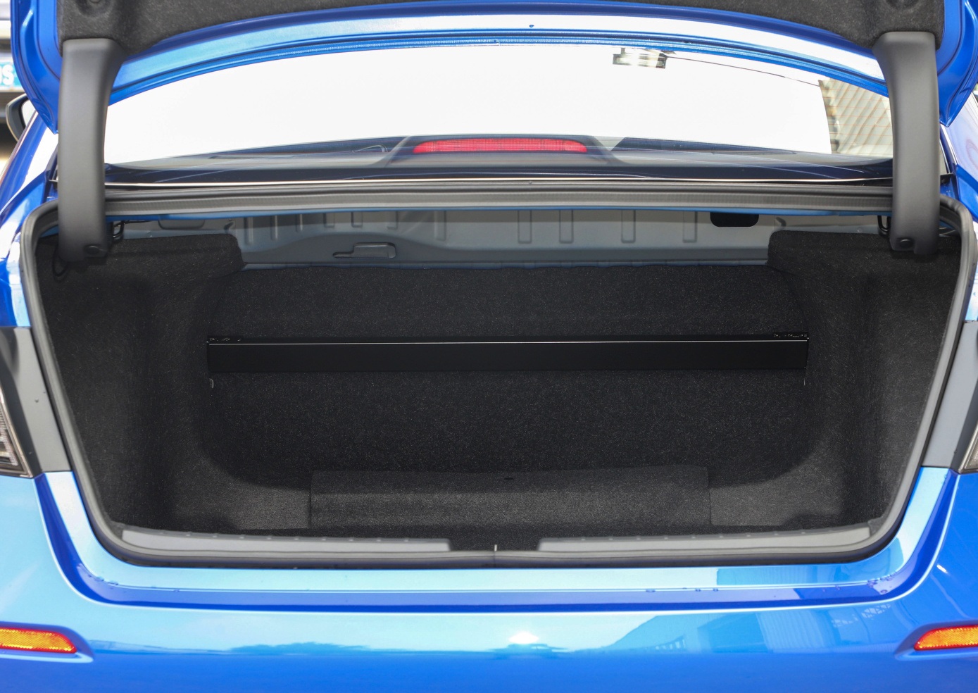 本田思域入门配置,新款本田思域哪个版本值得买