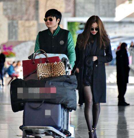 五位长得丑却娶了白天鹅的男星,5位长得丑却娶了白天鹅的男星