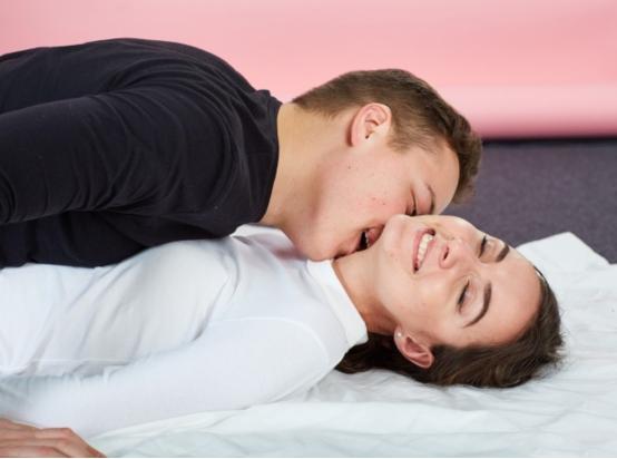 妻子和丈夫同房，被丈夫“种草莓”，第二天匆匆赶到医院，为何？