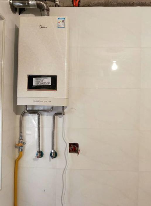 燃气热水器管道外露巧妙装饰,厨房燃气管道外露怎么处理