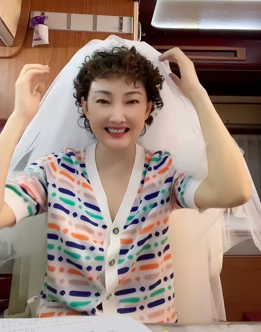 哪些明星整容后遗症越来越严重,整容明星后遗症对比图片