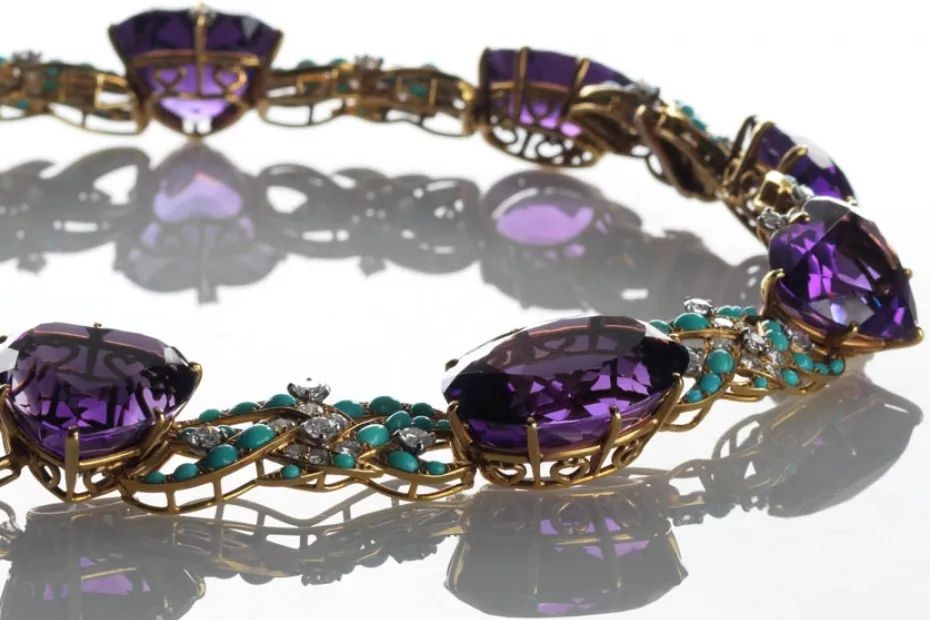 苏富比上拍戴妃紫水晶项链坠，竟然被卡戴珊抢到？她真的赚到了吗？