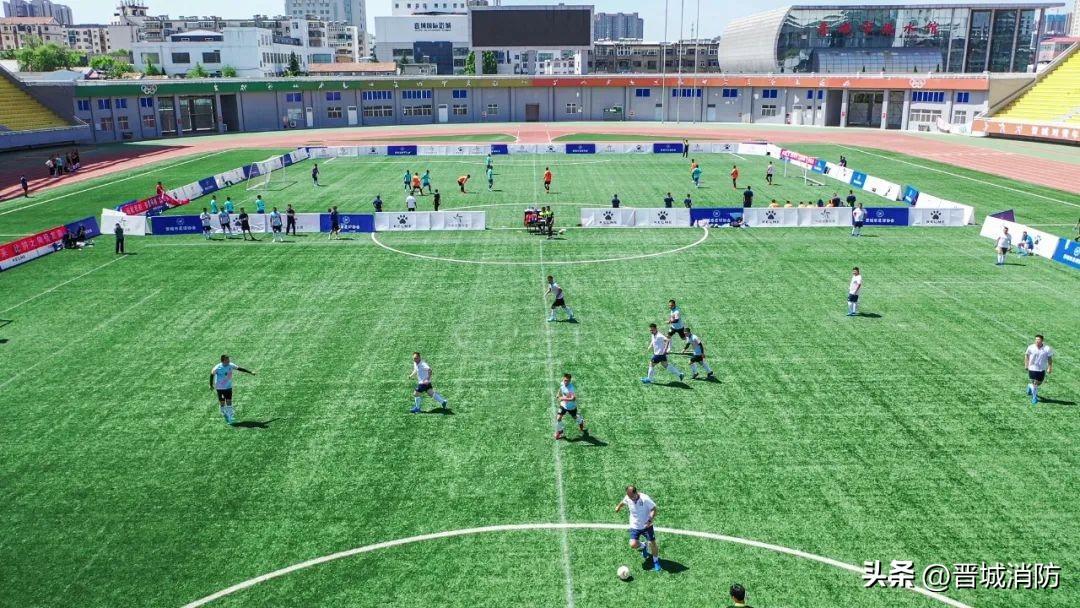 绿茵场上,绿茵场上展风采