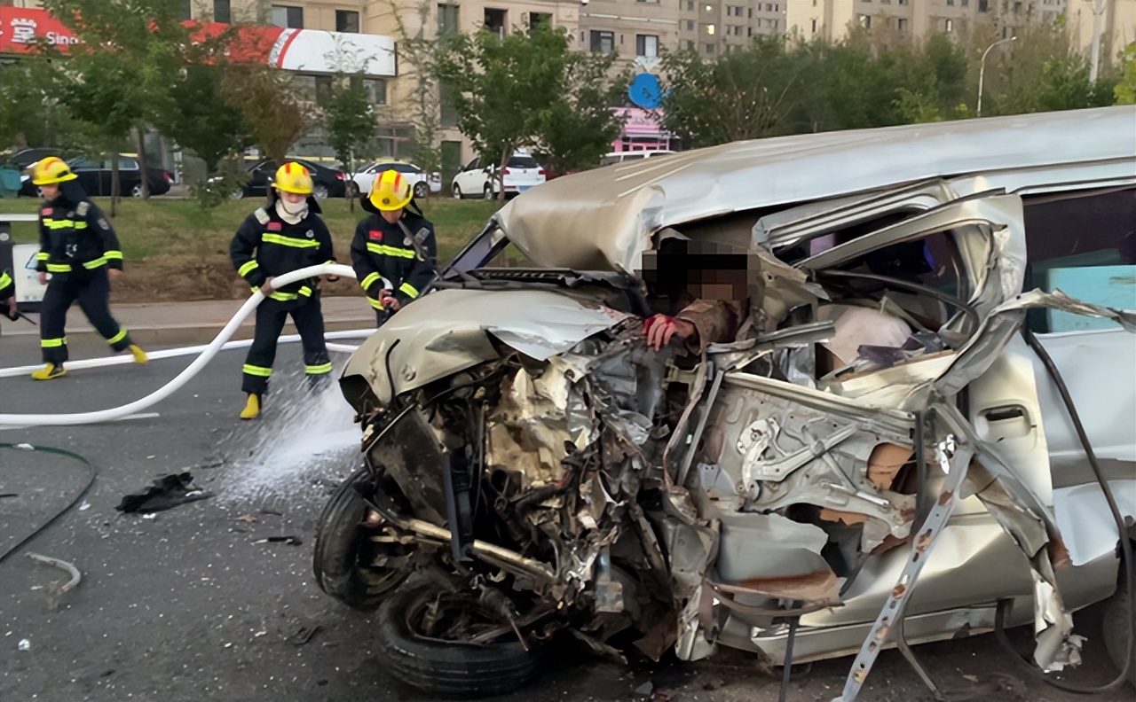 车祸猛于虎：宝马追尾奥迪三死两伤！无人驾驶或成终极方案
