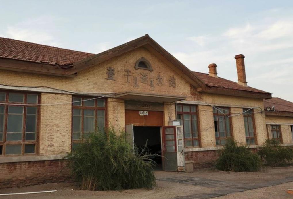 李诞吐槽娱乐圈夸人虚伪,李诞说站着挣钱还是跪着挣钱