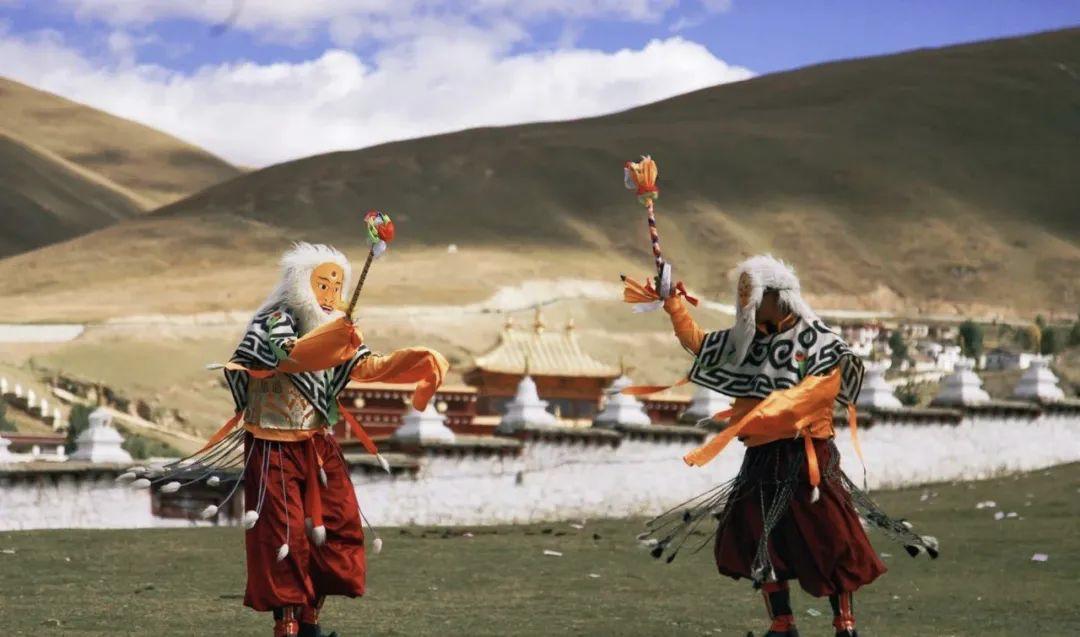 火出了圈,甘孜文旅局长化身侠客火出圈