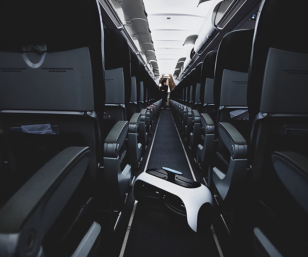 RevolveAir——可以轻松放入机舱行李箱的可折叠轮椅