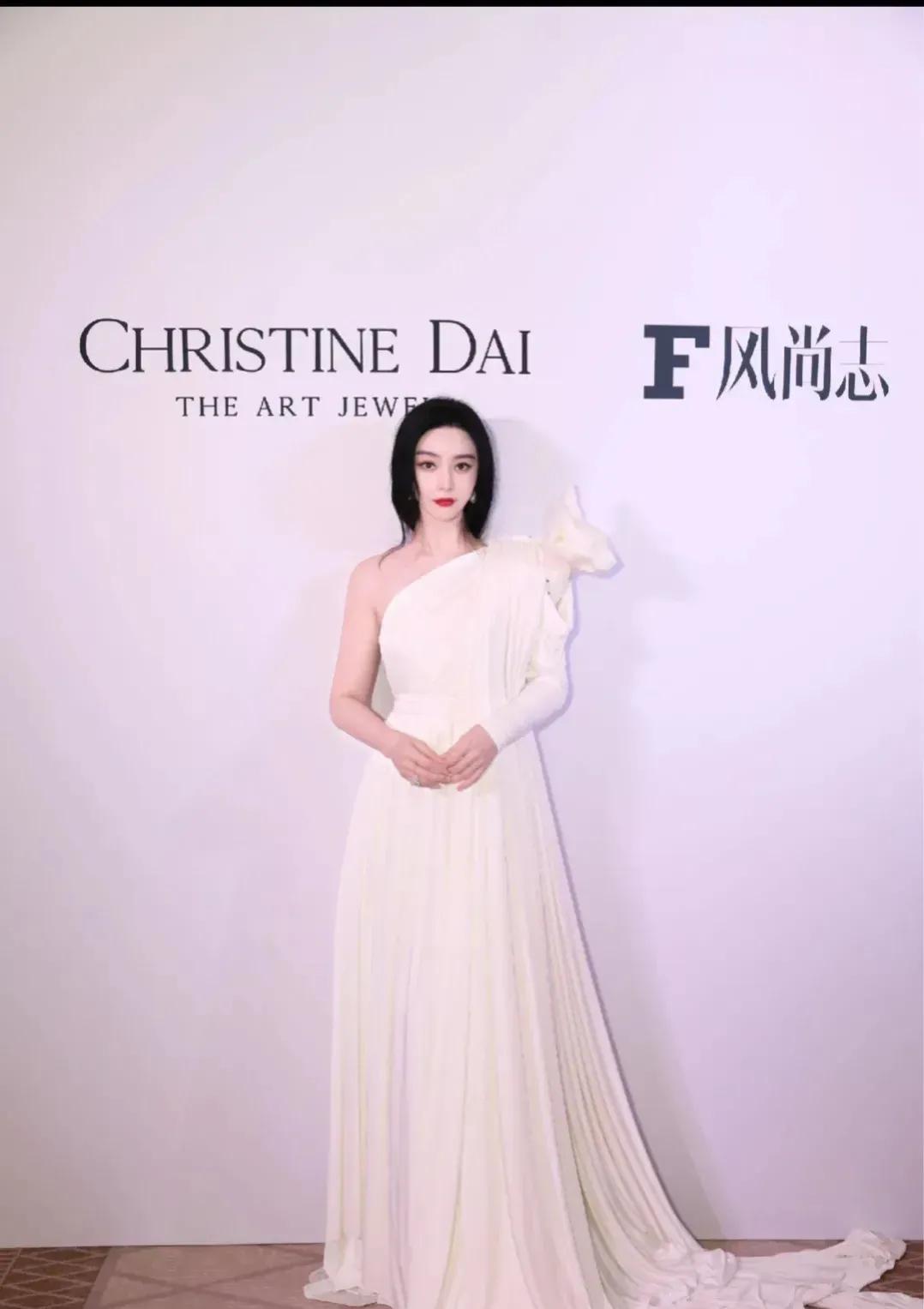 范爷戛纳红毯照,范爷戛纳穿龙袍