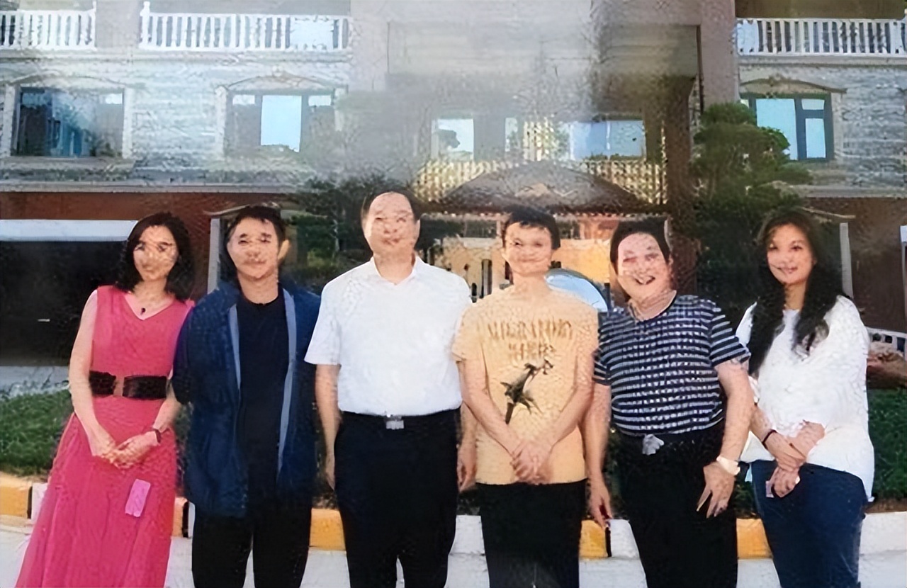 大师王林给女星们“开光”的！一丝不挂用酒画符，场面炸裂！