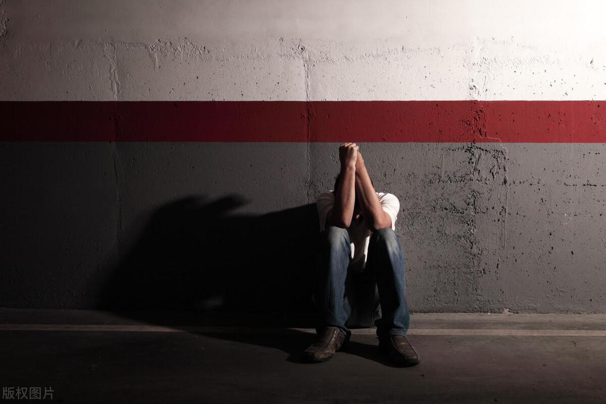 每个人都在抑郁忙碌的文案,抑郁的文案让人想不开的那种