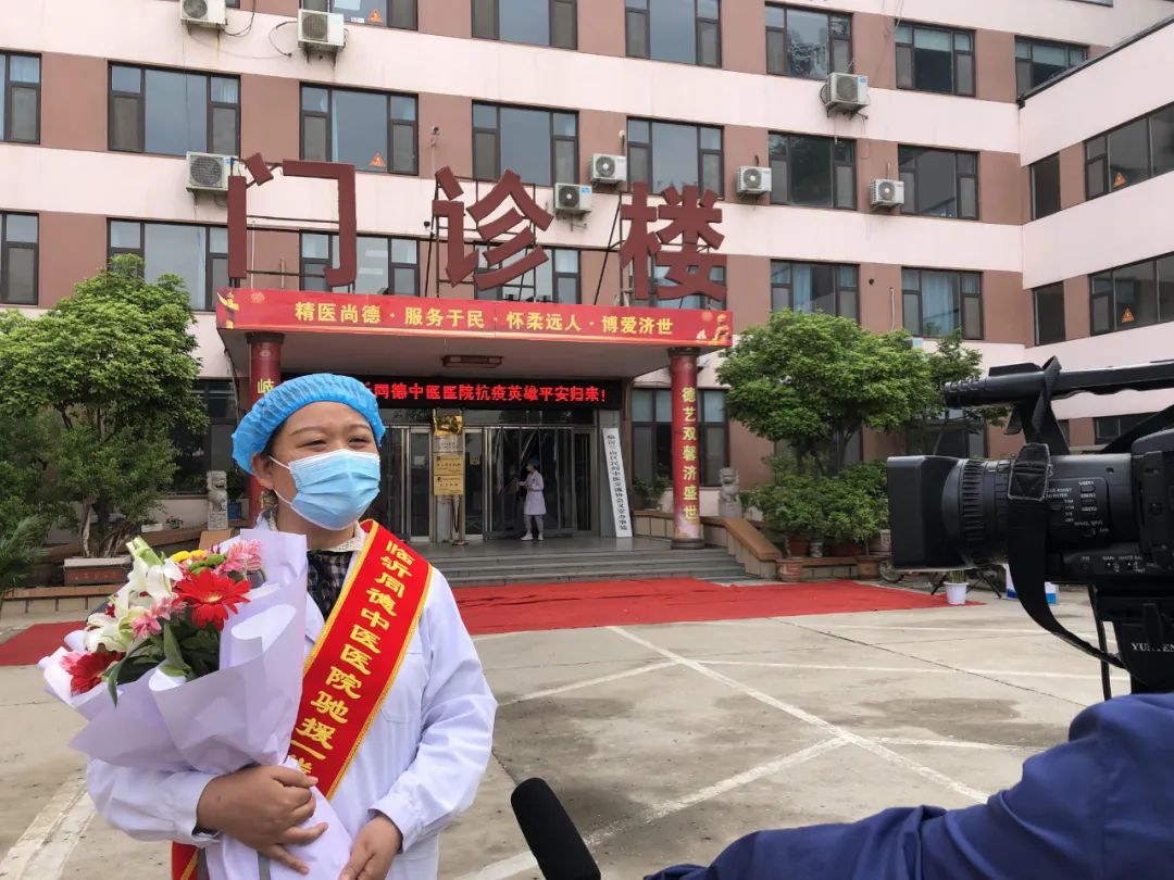 甘于奉献大爱无疆演讲,甘于奉献大爱无疆手抄报