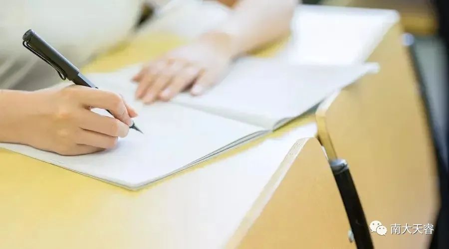 成人高考政治必背简答题,政治简答题和论述题的区别