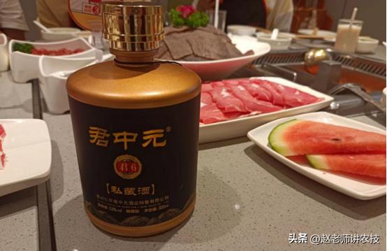 农村街头十几块一斤的散酒,农村集市上的散酒10元一斤