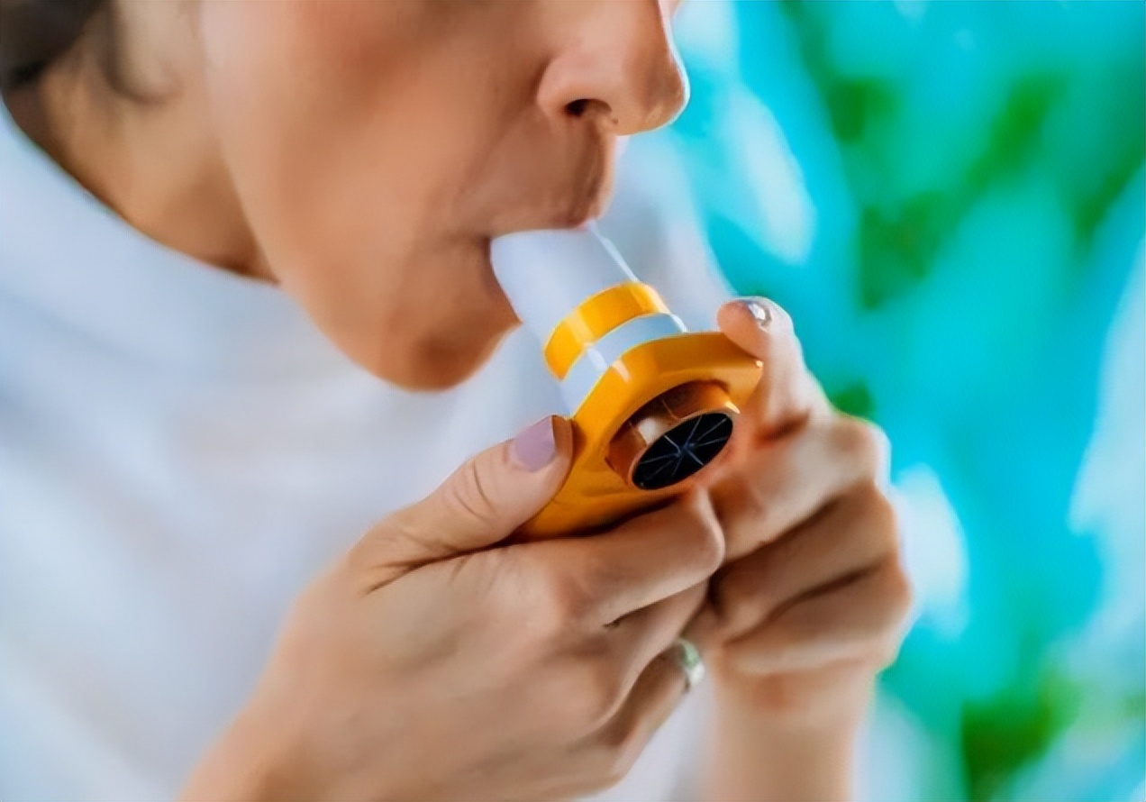 咳出黑痰黄痰白痰分别代表什么,痰是绿色的提示什么病