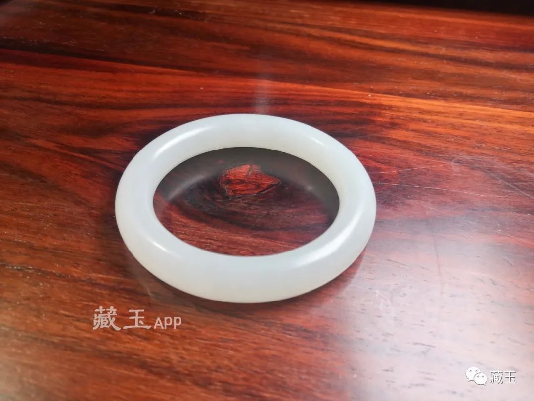 百万和田羊脂玉手镯视频,百万级的玉手镯