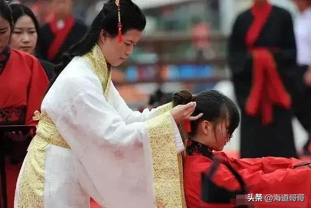 以“成人礼”攻击郑州社区女书记是天大的笑话