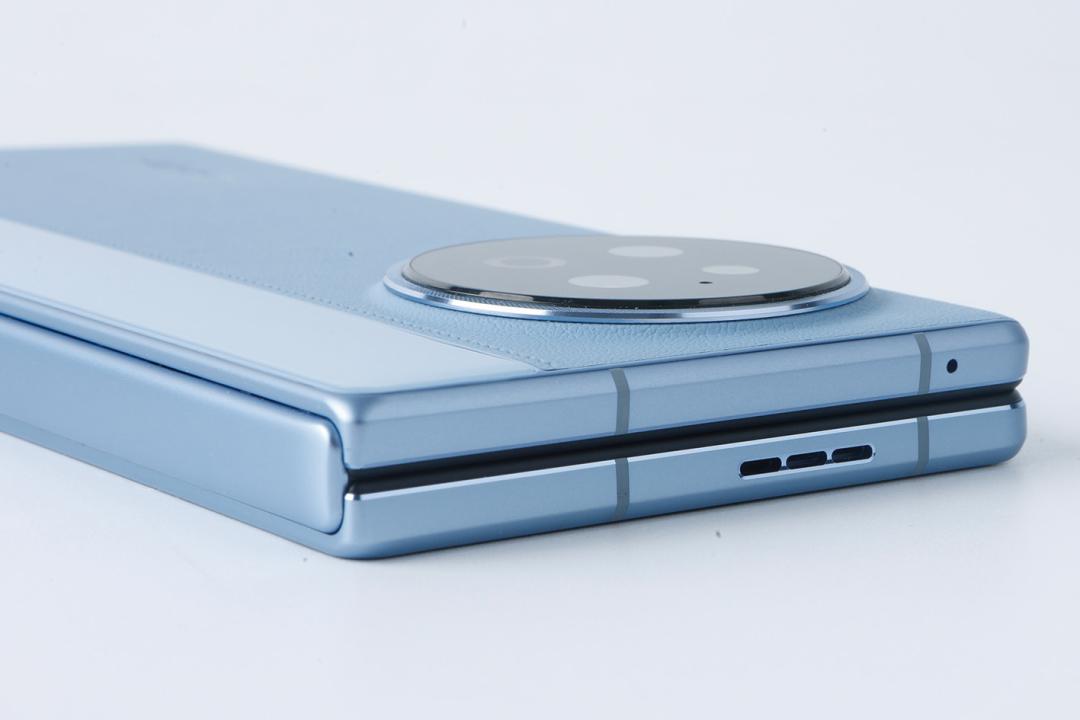 vivoxfold2深度评测值得买吗,vivo大折叠xfold2白色