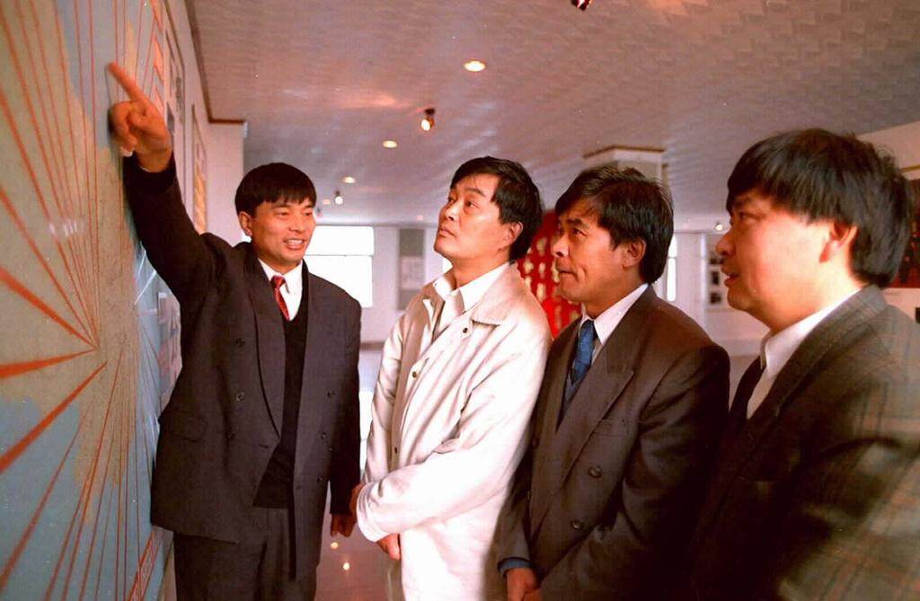 靠10万元发家的江苏首富,1000元起家的四川首富