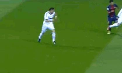 致敬C罗?维尼修斯国家德比禁区跳水,巴萨球员疯狂嘲讽