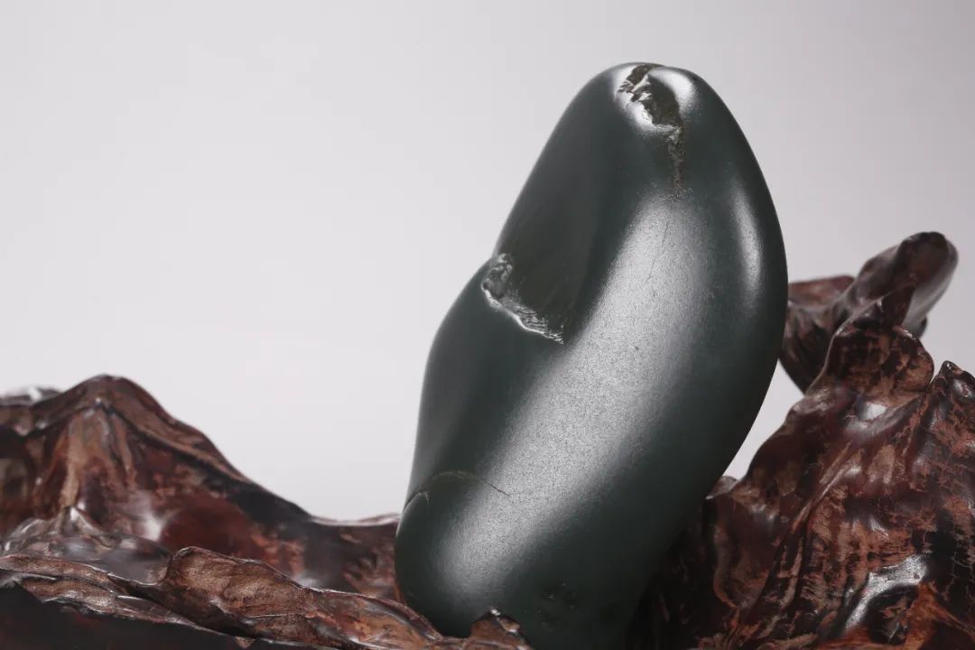 和田玉容易摔出裂纹吗,和田玉籽料有裂正常吗