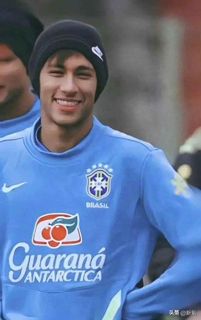 为了女粉连夜do脸染发，这新晋痞帅天花板是男菩萨吧？