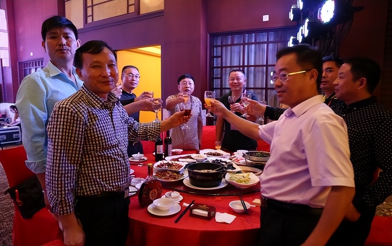 请客吃饭怎么让领导点菜,请客吃饭的技巧与感悟