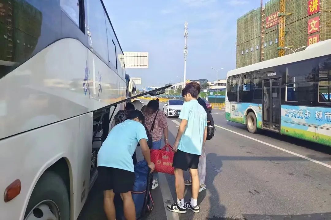 武汉纺织大学外经贸学院22级迎新,武汉纺织大学外经贸学院23届新生