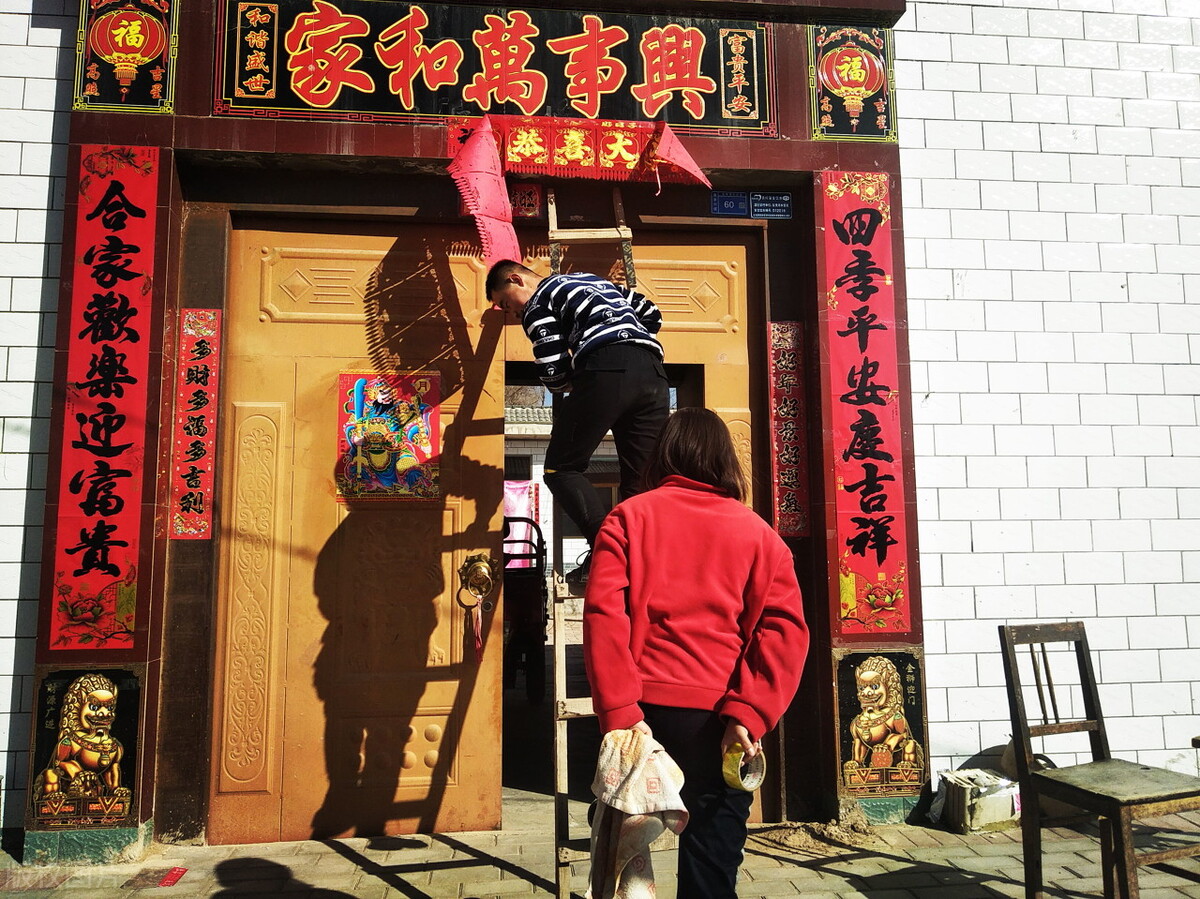 下周除夕，春节贴对联有讲究，这“4点”要了解，老传统别丢