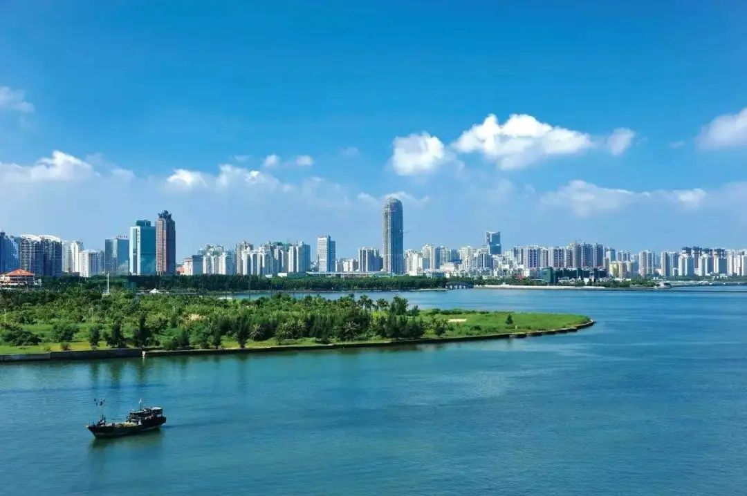 为了提升观察海口万象城的本地化视角,我在海口住了一整周