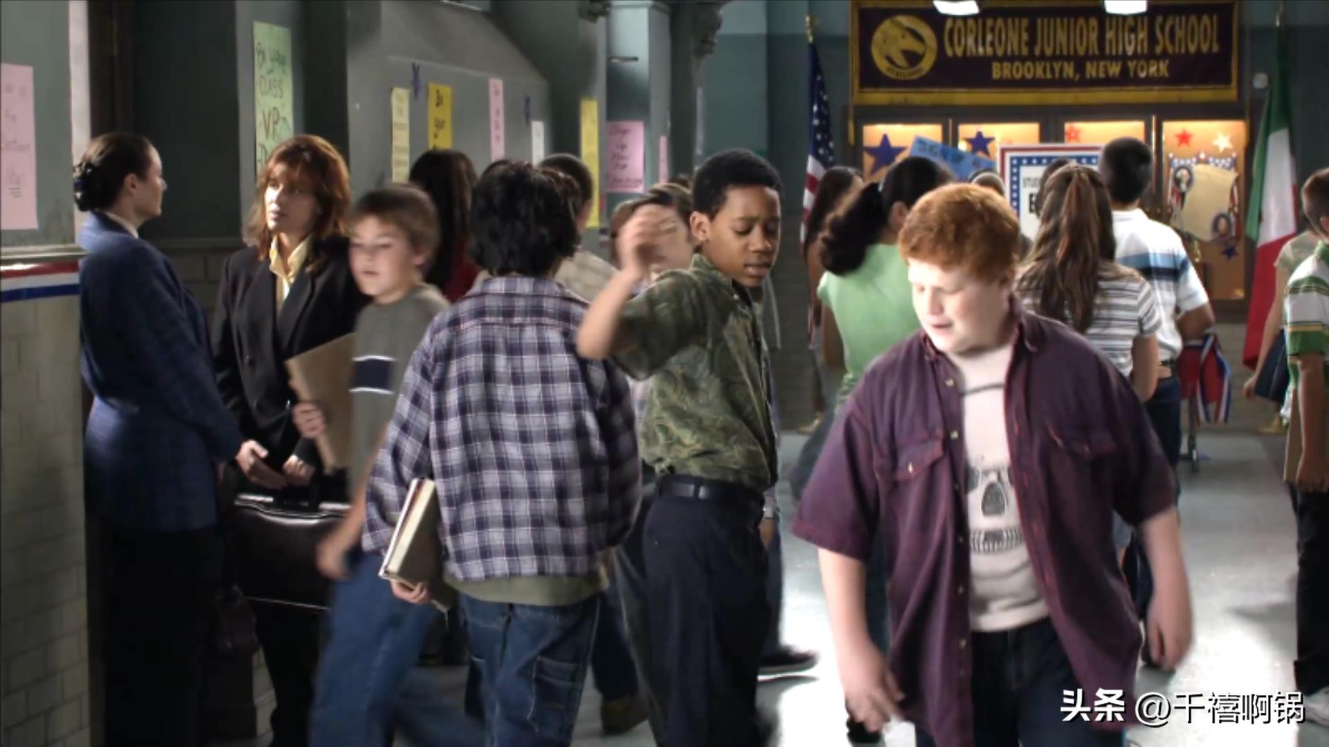 走在街上遇见强盗该怎么办?网友:当然是凉拌啊!